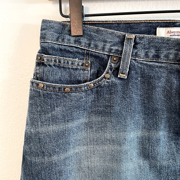 Abercrombie & Fitch denim mini skirt. Size 4. - Picture 3 of 5